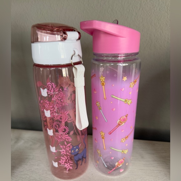 Sailor Moon two pink water bottles - Picture 3 of 5